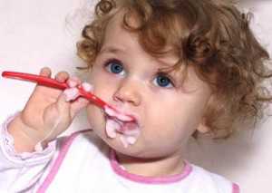 Для ребёнка в года можно давать в пищу хлебные сухари не солёные и без добавок