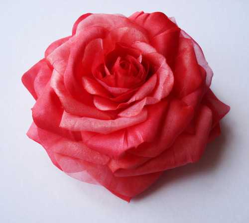 Если вы желаете узнать, как сделать розу из бумаги, фото инструкция станет полезной